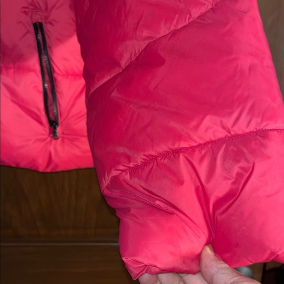 Old Navy Women's Hot Pink/Red Puffer Jacket - Picture 10 of 11